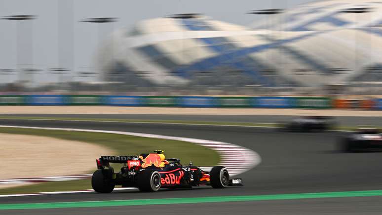 Verstappen foi o mais veloz do primeiro treino livre, realizado ainda durante o dia