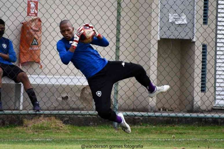 Guilherme, goleiro da equipe Sub-15 do Botafogo (Foto: Wanderson Gomes/Acervo pessoal do atleta)