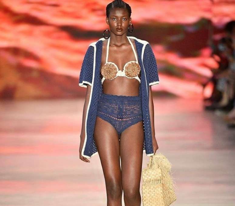 A palha remete ao visual praiano (Reprodu&ccedil;&atilde;o / Instagram @spfw)