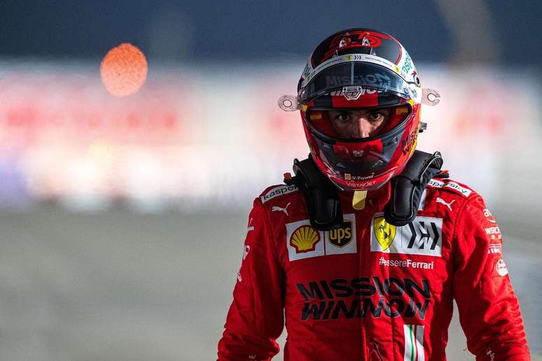 Sainz, da Ferrari, foi outro piloto a ignorar bandeira amarela