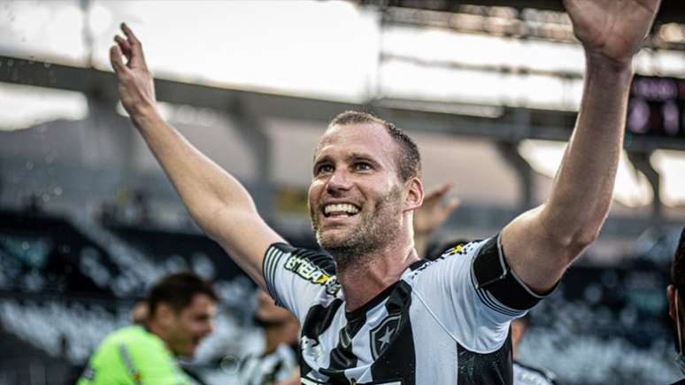 Joel Carli comemorando acesso do Botafogo (Foto: Thiago Mendes / W9Press / Lancepress!)