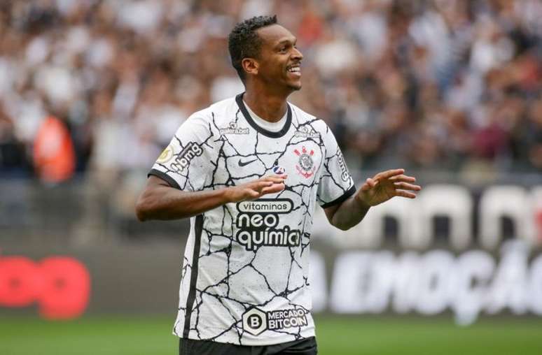 Atacante do Corinthians marca em empate e fica próximo de assumir