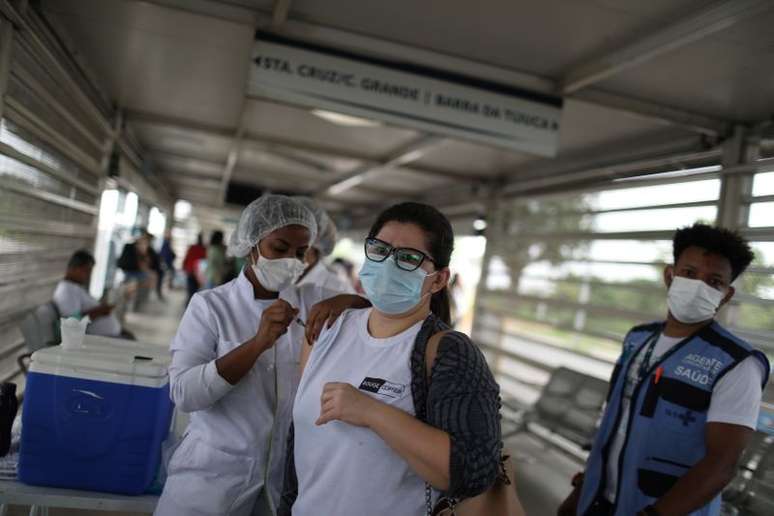 Vacinação contra a Covid-19 no Rio de Janeiro
27/10/2021
REUTERS/Pilar Olivares