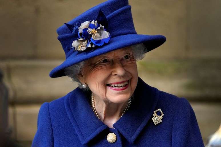 No próximo domingo, dia 6 de fevereiro, será comemorado o Jubileu de Platina da Rainha Elizabeth II no trono da coroa britânica (12/10/2021 - Frank Augstein/Pool via REUTERS)