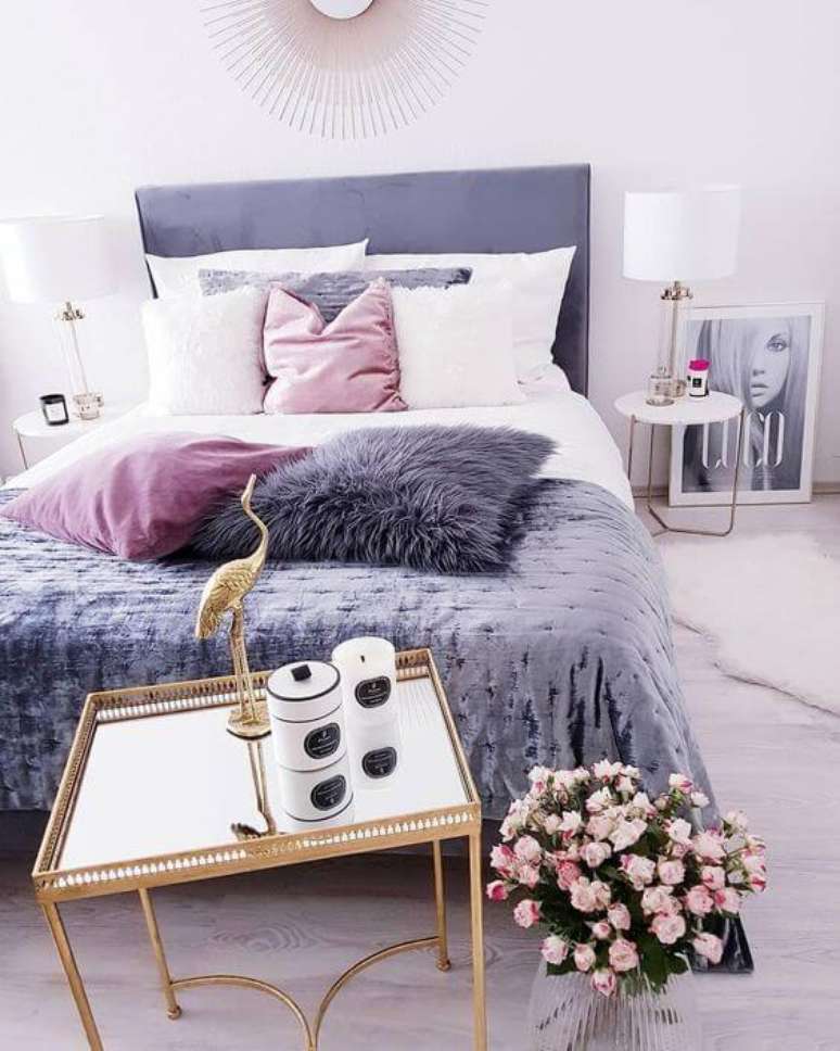 51. Quarto lilás e lavanda moderno e delicado – Foto Home Decor Bliss