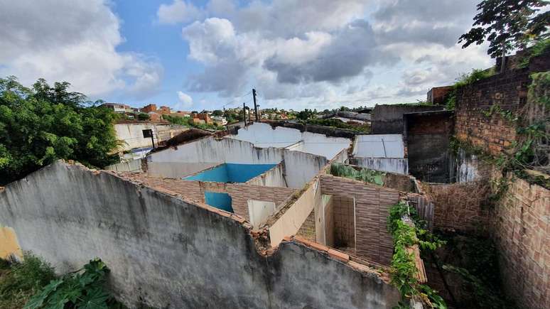 Os im&oacute;veis que foram depredados ser&atilde;o demolidos