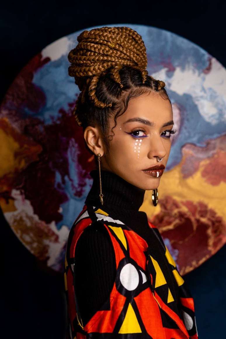 A apresentadora do canal GNT e criadora de conte&uacute;do no Pinterest, Cec&iacute;lia Boechat, ser&aacute; uma das convidadas da rede social para a campanha "Maravilha Preta".