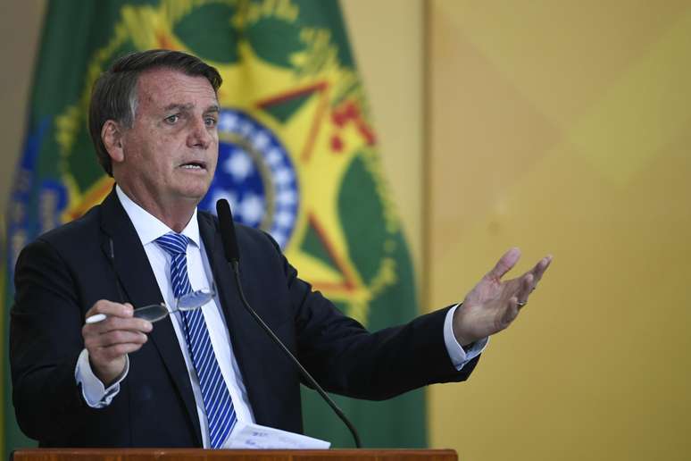 Bolsonaro diz que filha de 11 anos não vai se vacinar contra Covid