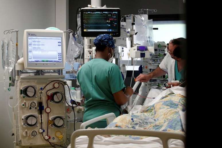 Unidade de terapia intensiva de hospital nos arredores de Paris
04/05/2021 REUTERS/Benoit Tessier