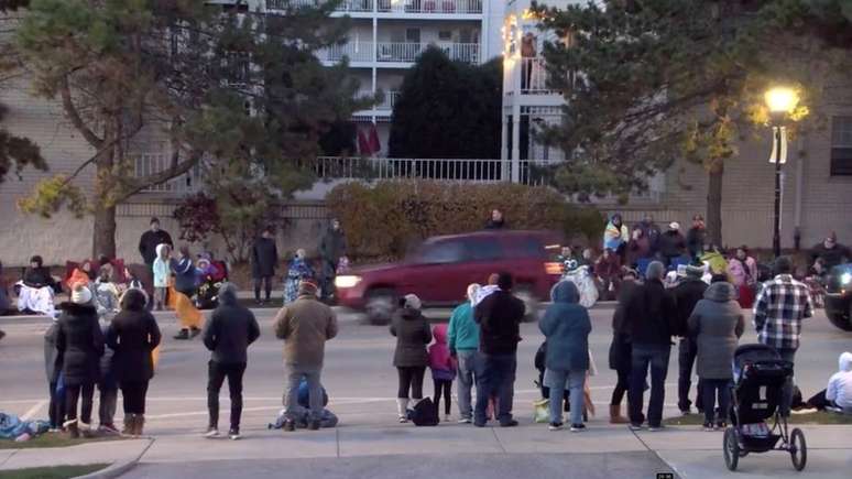 Vídeo postado na internet mostrou carro prestes a atingir pessoas no desfile de Natal de Waukesha