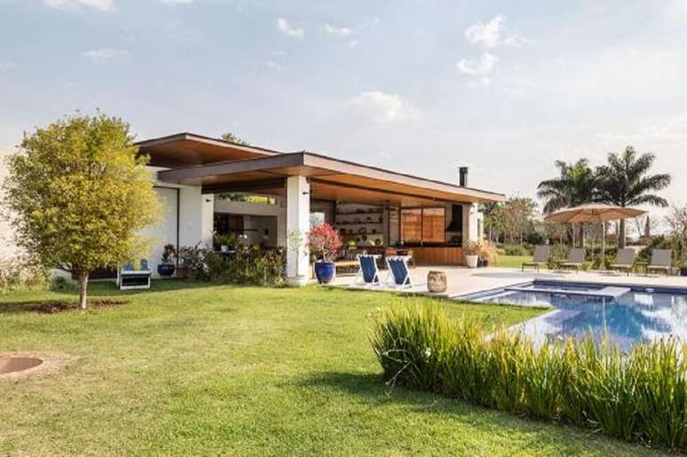 3. Na sustenta&ccedil;&atilde;o da casa t&eacute;rrea foi usada estruturas met&aacute;licas. Foto: Evelyn M&uuml;ller