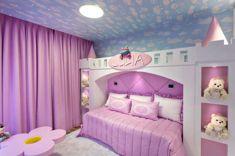 3. Quarto lilás e azul infantil para meninas que gostam de princesas – Foto Iara Kilaris Decoradora