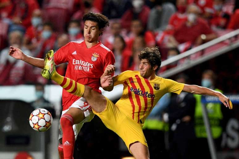 Barcelona e Benfica enfrentam-se pela Champions (Foto: PATRICIA DE MELO MOREIRA / AFP)