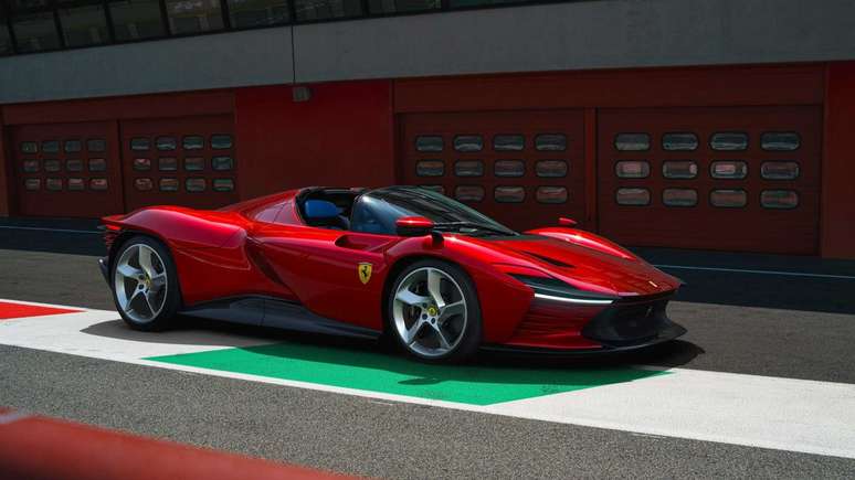 Ferrari vai lançar 15 carros inéditos até 2026 (tem até SUV)