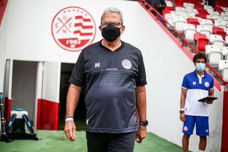 Hélio ficou por nove meses em sua passagem anterior (Caio Falcão/Náutico)