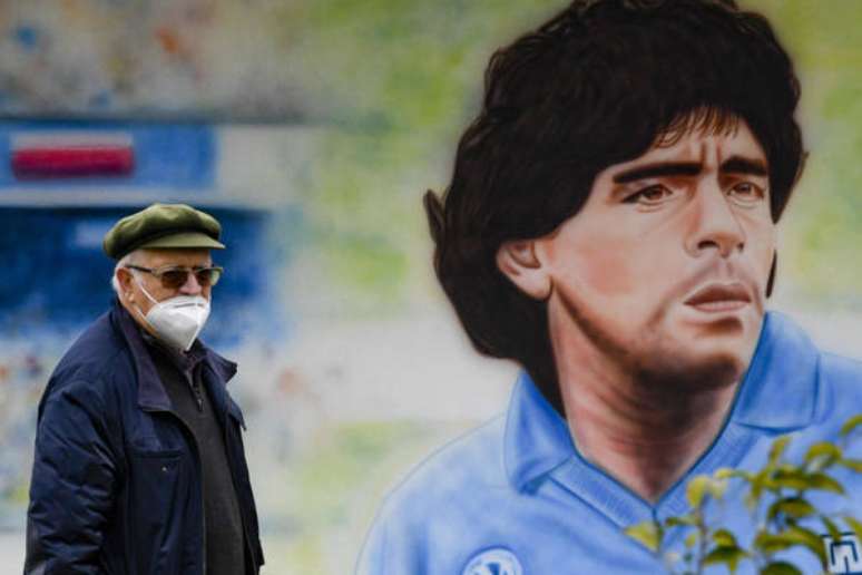 Um mural dedicado ao ex-craque Maradona