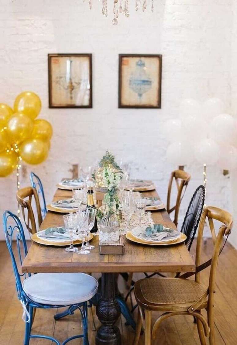 33. Decora&ccedil;&atilde;o r&uacute;stica para mesa de ceia de ano novo &ndash; Foto: Decor F&aacute;cil