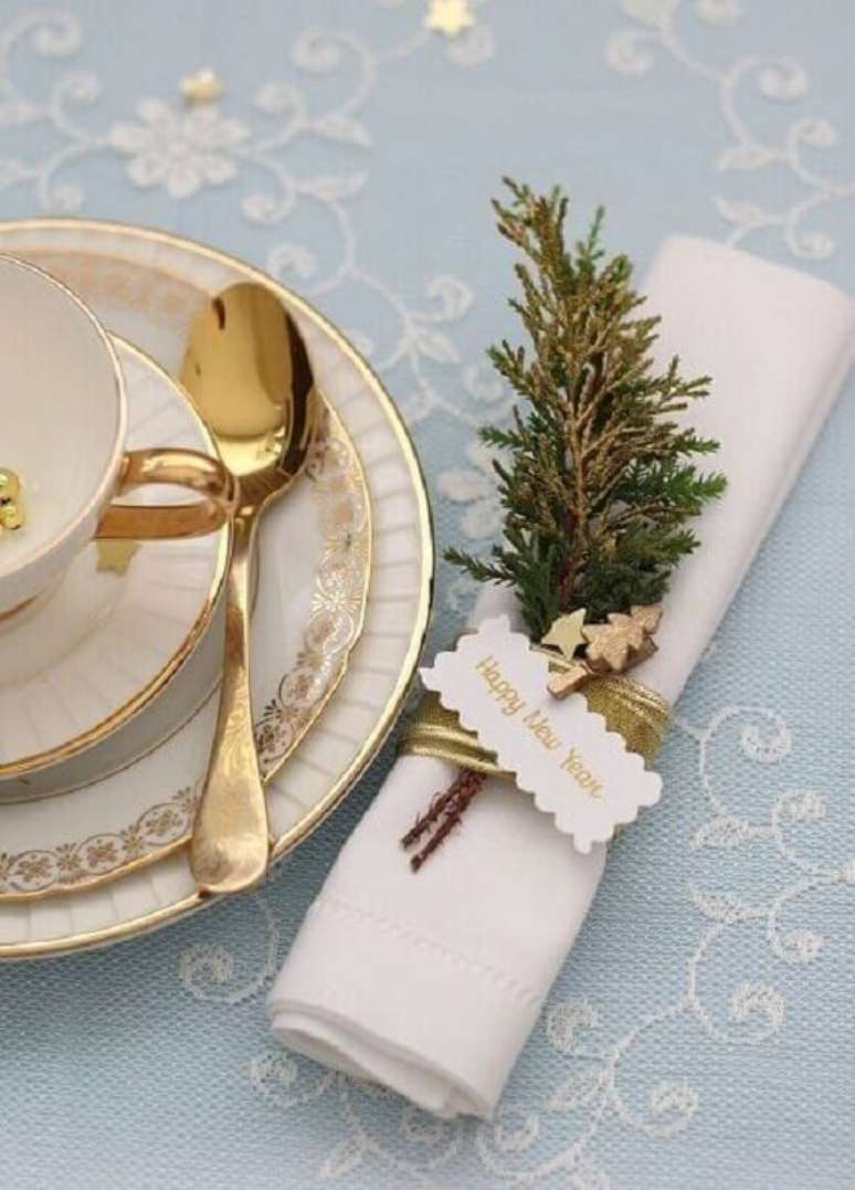 43. Ideia de enfeite de mesa para ano novo &ndash; Foto: Pizzazzerie