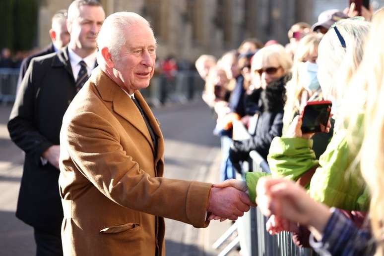 Príncipe britânico Charles durante visita ao Mercado de Cambridge
23/11/2021 REUTERS/Henry Nicholls/Pool