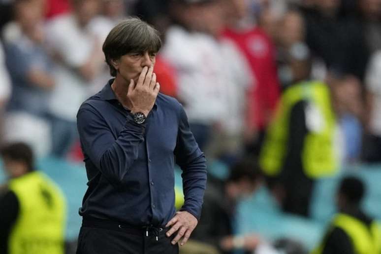 Joachim Low tem propostas para voltar a trabalhar (Foto: FRANK AUGSTEIN / POOL / AFP)