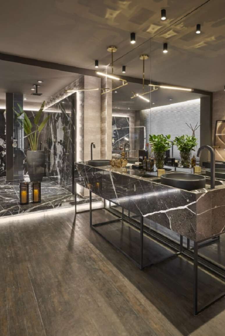 22. Torneira preta para banheiro com cuba dupla e espelho grande &ndash; Projeto Giovanna Diniz Michelle Mourao Juliana Borges e Isabela Carvalho