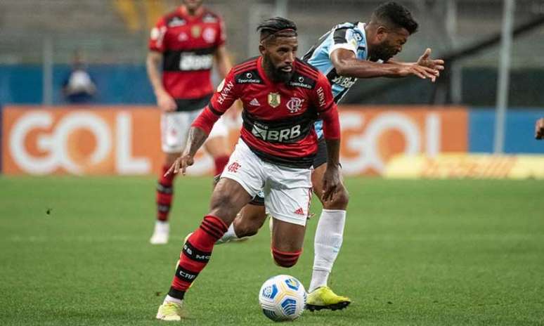 Rodinei em ação contra o Grêmio, nesta terça, em Porto Alegre (Foto: Alexandre Vidal / Flamengo)
