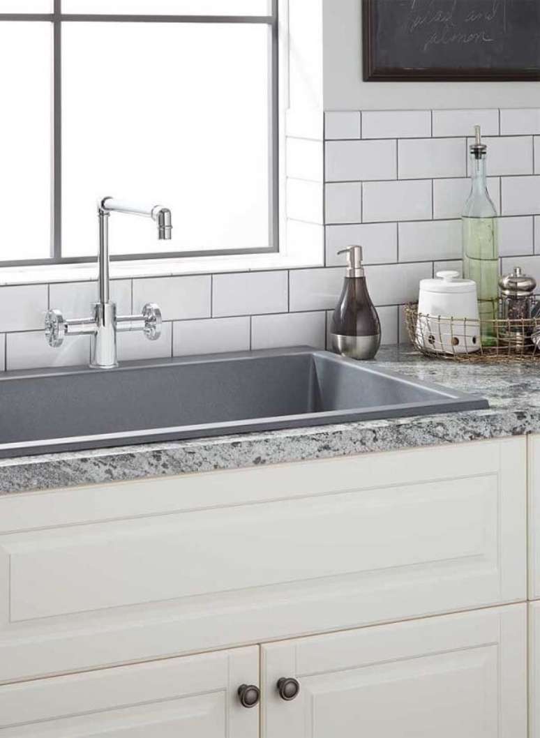 51. Granito cinza claro para cozinha branca &ndash; Foto Decor Facil