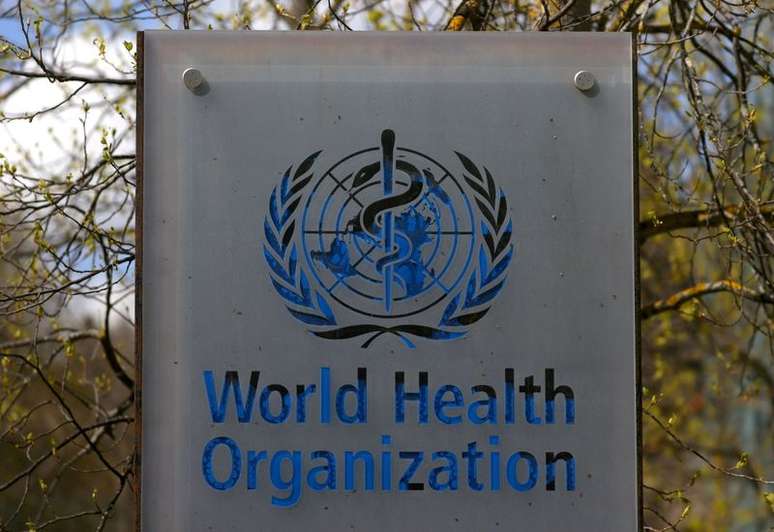 Logo da Organização Mundial da Saúde no prédio da entidade em Genebra
06/04/2021 REUTERS/Denis Balibouse
