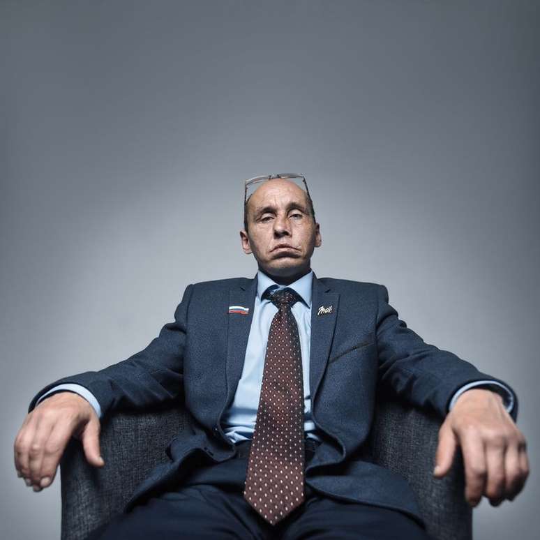 Ator Andrei Neretin, que participa de v&iacute;deo sat&iacute;rico russo, em foto de divulga&ccedil;&atilde;o
Merkuriy LLC/Divulga&ccedil;&atilde;o via REUTERS