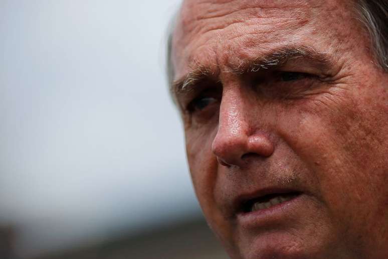 Presidente Jair Bolsonaro concede entrevista do lado de fora do Pal&aacute;cio do Planalto
24/11/2021
REUTERS/Adriano Machado