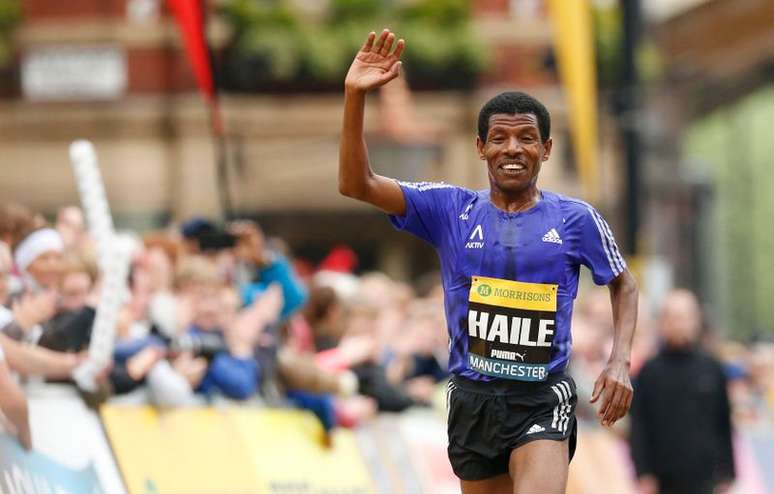 Corredor et&iacute;ope Haile Gebrselassie durante prova em Manchester
10/05/2015
Action Images via Reuters / Andrew Boyers 
