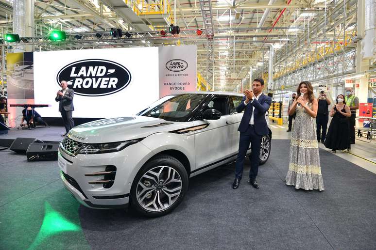 Novo Evoque, Cauã Reymond e Paula Fernandes