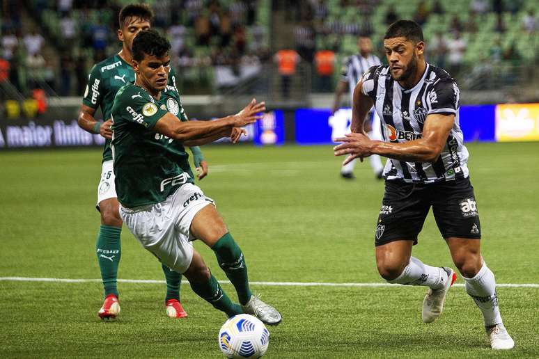 Em jogo intenso, líder Atlético-MG empata com Palmeiras