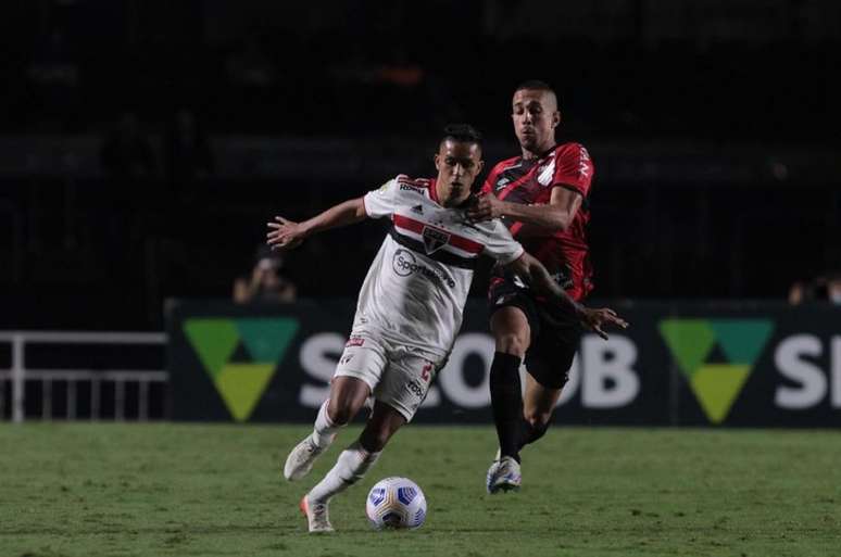 Igor Vinícius completou 100 jogos pelo São Paulo contra o Athletico-PR (Foto: Rubens Chiri/saopaulofc.net)