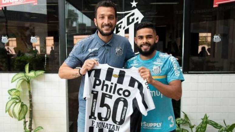 Lateral-esquerdo de origem, Felipe Jonatan vem atuando no meio com Carille (Foto: Ivan Storti / Santos FC)