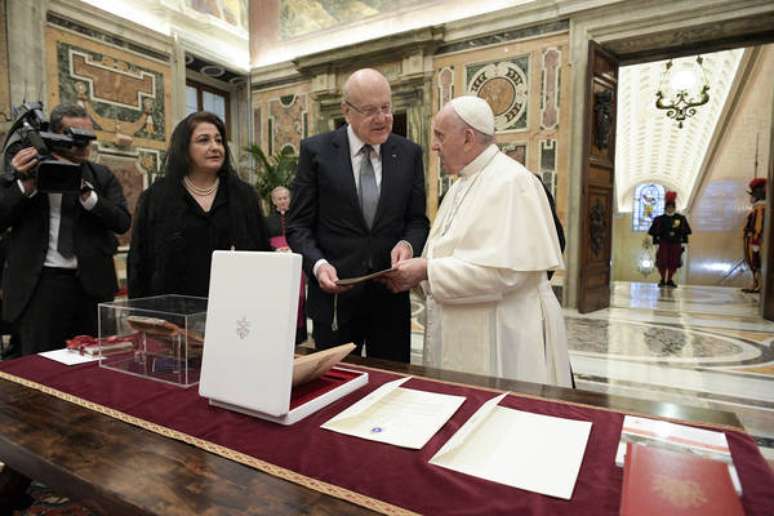 Papa Francisco com o premiê do Líbano, Najib Mikati