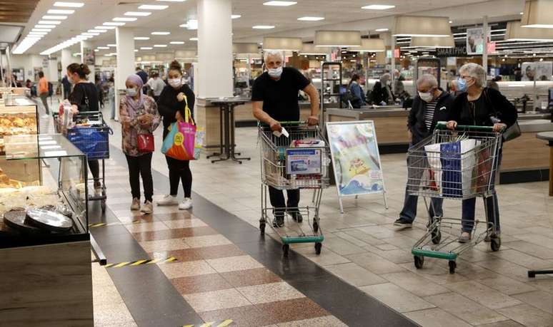 Supermercado em Weil am Rhein, Alemanha
15/06/2020. 
    REUTERS/Arnd Wiegmann