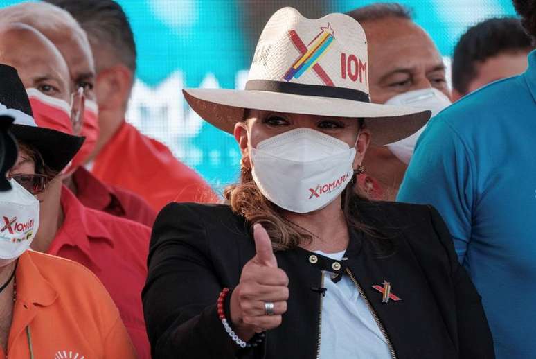 Xiomara Castro durante ato de campanha em San Pedro Sula
20/11/2021 REUTERS/Yoseph Amaya