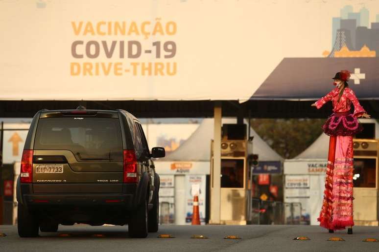 Drive-thru de vacinação contra Covid-19 em São Paulo
14/08/2021 
REUTERS/Carla Carniel