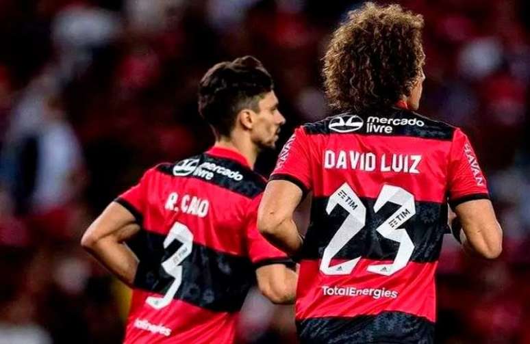 Rodrigo Caio e David Luiz devem fazer dupla de zaga na final da Libertadores, contra o Palmeiras (Foto: Divulgação)