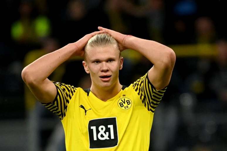 Haaland está machucado e viu o Dortmund cair na fase de grupos da Champions (Foto: INA FASSBENDER / AFP)