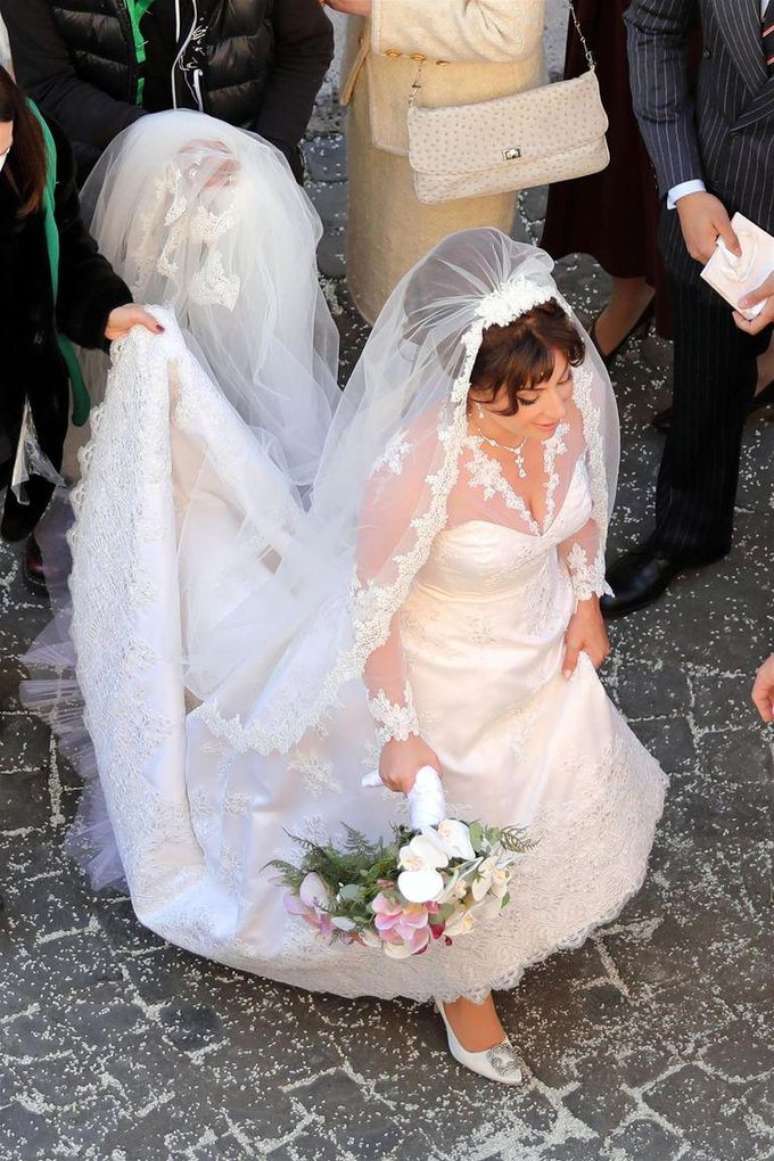 Lady Gaga como Patrizia Reggiane na cena de casamento 