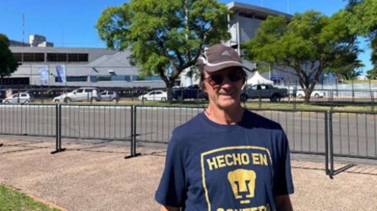 Heber falou ao L! em frente ao Estádio Centenário (Foto: Lazlo Dalfovo/ LANCE!)