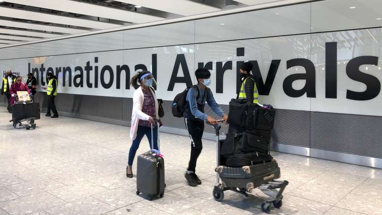 Países impuseram restrições a viajantes vindos do sul da África