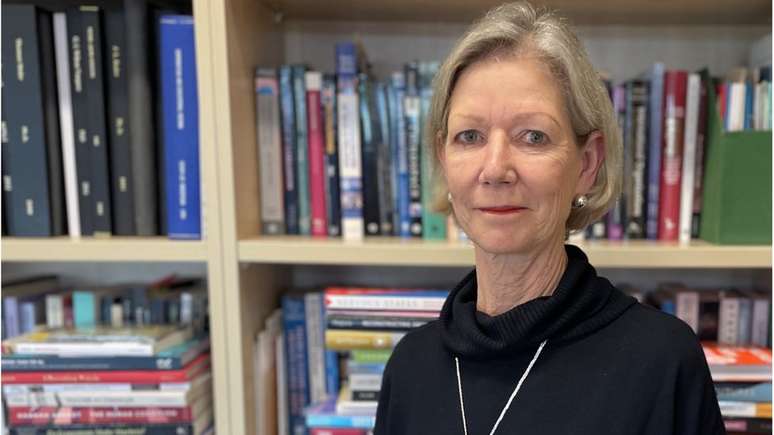 Susan Robertson é chefe da Faculdade de Educação de Cambridge, onde a escultura de Paulo Freire foi instalada