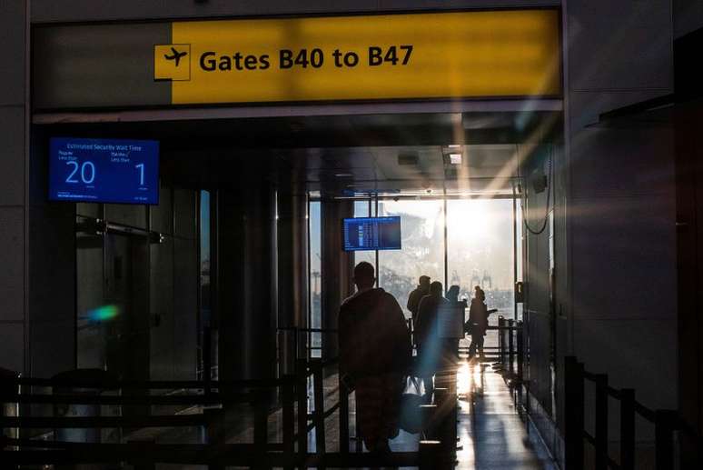Passageiros em terminal do aeroporto Newark, em Nova Jersey, nos EUA
24/11/2021
REUTERS/Eduardo Munoz