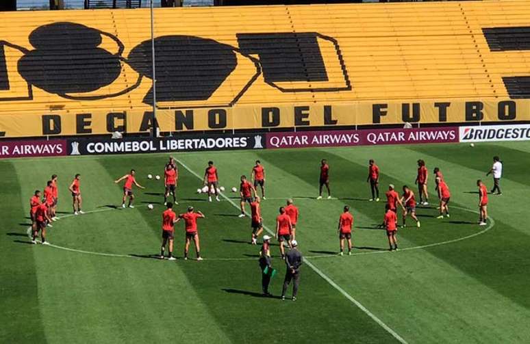 A imprensa voltou a ter acesso aos primeiros 15 minutos iniciais da atividade (Foto: Lazlo Dalfovo/LANCE!0