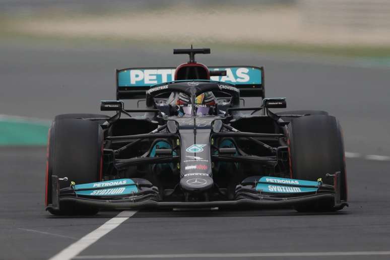 Lewis Hamilton acha que é muito, muito difícil acertar o W12 da Mercedes 