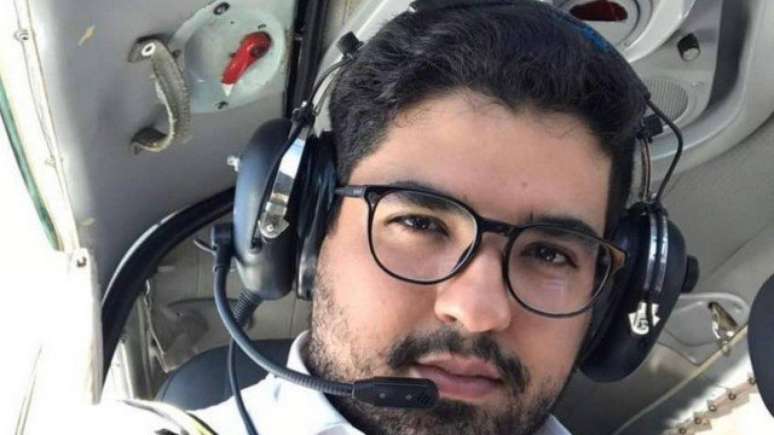 Gustavo Calçado Carneiro pilotava a aeronave que caiu no mar do litoral paulista
