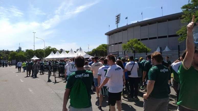 Torcedores do Palmeiras entraram no estádio sem maiores problemas (Foto: Alexandre Guariglia/Lancepress)